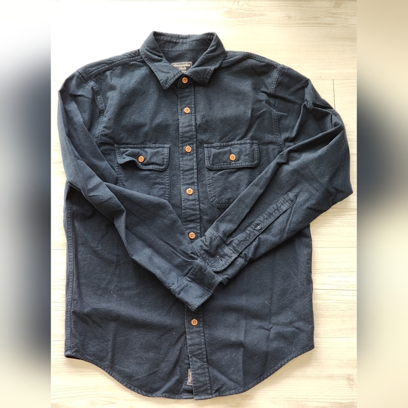 Abercrombie pair of chamois button down shirts - Picture 6 of 10